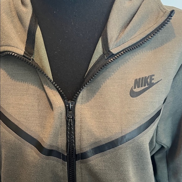 NWOT Nike Men's Khaki Performance Jacket - Picture 3 of 7